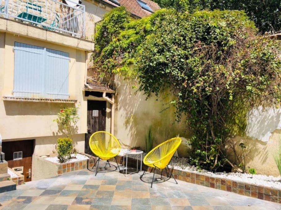Cosy Studio Design With Modern Bathroom Vaureal Exterior photo