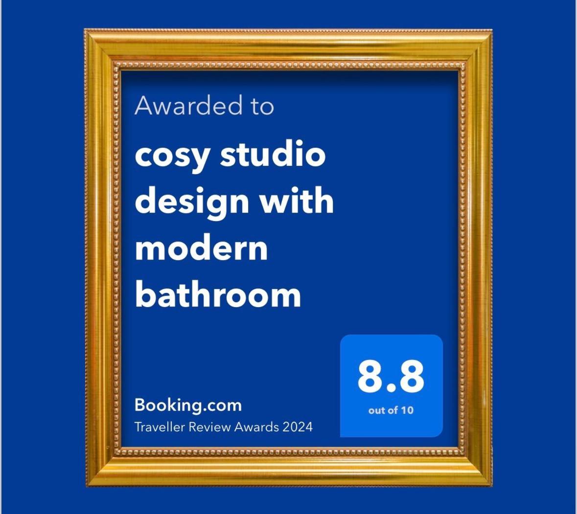 Cosy Studio Design With Modern Bathroom Vaureal Exterior photo